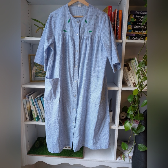 Vintage Nightgown Maxi Blue Gingham Flowers Embroidered Snap Buttondown Medium - Picture 8 of 10